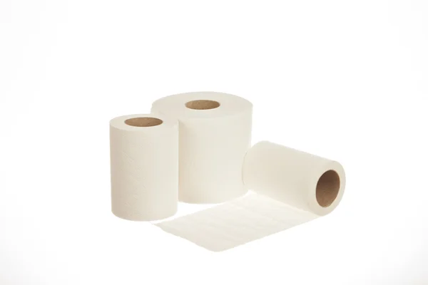 Beyaz arkaplanda izole edilmiş tuvalet kağıdı ruloları — Stok fotoğraf