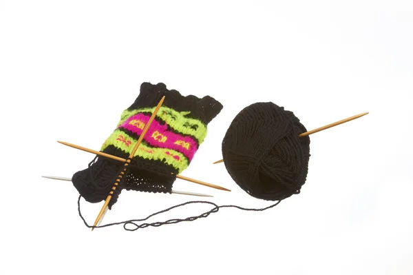 Boule de fil et tricot en cours — Photo