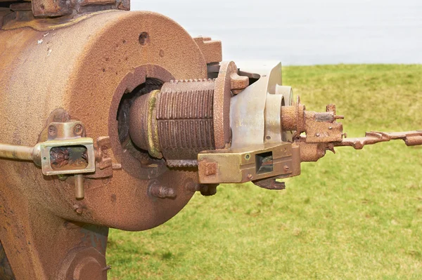 Rusty cannon from the World War 2 era — Stock Photo, Image