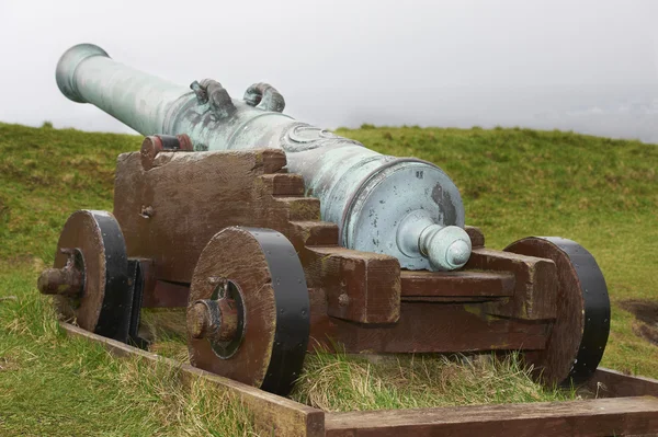 Canhão velho na fortaleza nas Ilhas Faroé — Fotografia de Stock