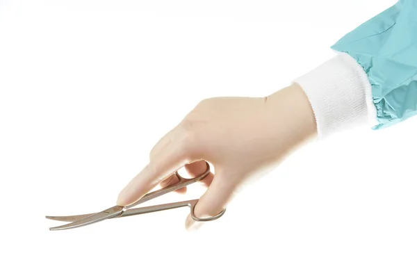 手术器械-梅奥剪刀-举行由外科医生的手 — 图库照片