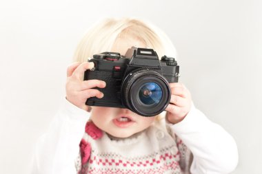 çocuk ile bir fotoğraf makinesi