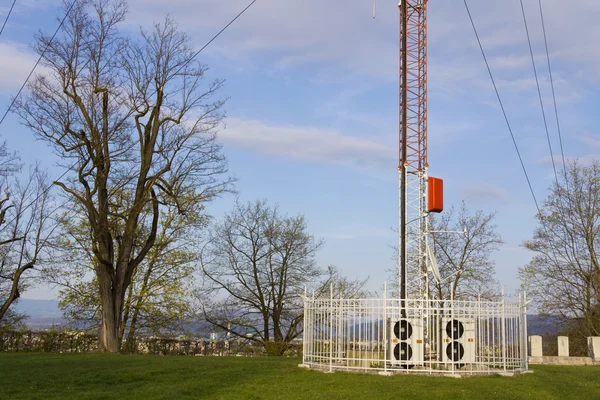 FM gsm 3g anteny wieża — Zdjęcie stockowe