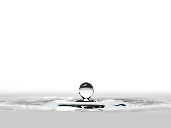 Agua limpia y burbujas de agua — Foto de Stock