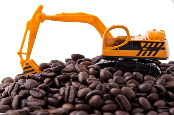 Retroexcavadora y granos de café —  Fotos de Stock