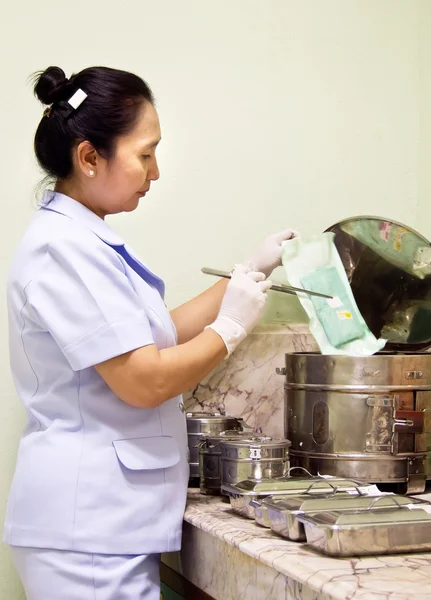 Nurse sterilize medical instruments — Stock Photo, Image