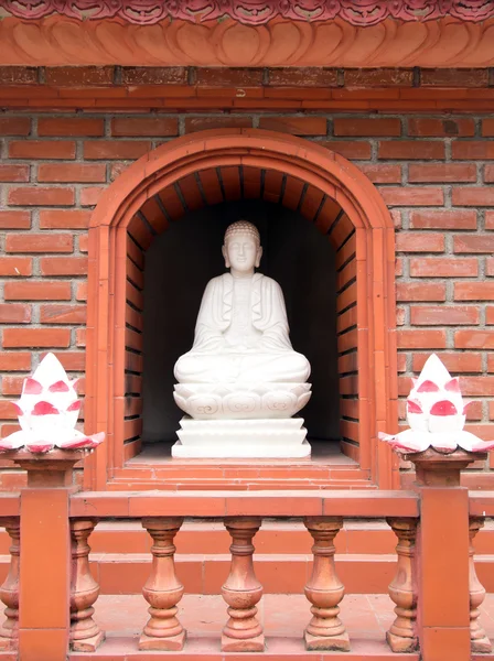 Statue af Buddha på Tran Quoc Pagoda i Hanoi, Vietnam - Stock-foto
