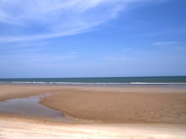 tropikal plaj. gökyüzü ve deniz.