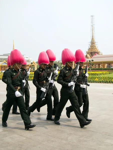 Bangkok szálláshelyén? Március 25-én: Katonák a royal crematio előkészítése — Stock Fotó