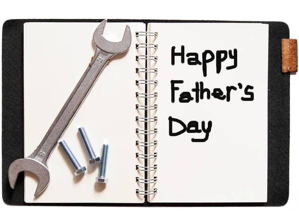 ""Happy Vatertag" im Notizbuch mit Schraubenschlüssel — Stockfoto