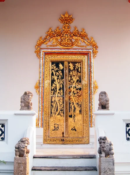 Tradycyjny tajski drzwi świątyni — Zdjęcie stockowe