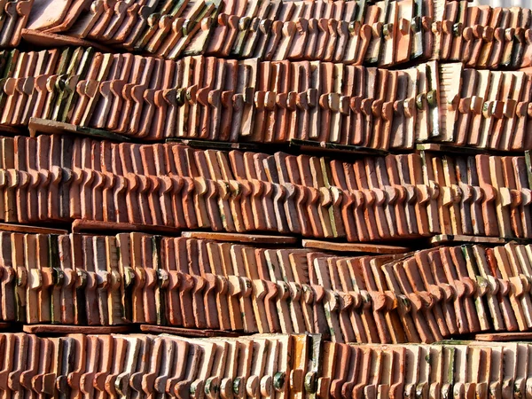 Telhas de barro vermelho do telhado tailandês — Fotografia de Stock