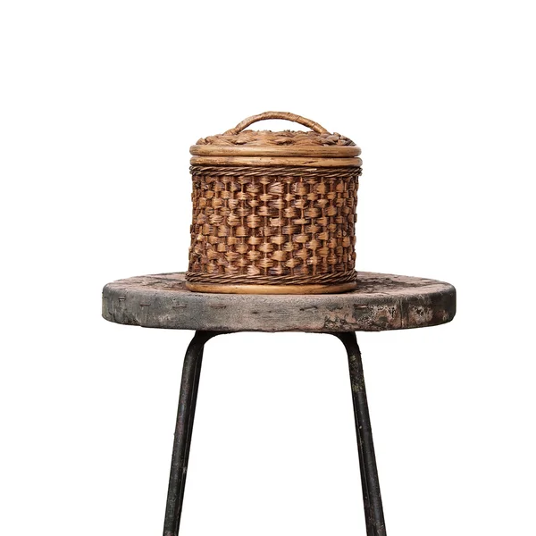 Korg rotting är thailändska handgjorda på grunge stol — Stockfoto
