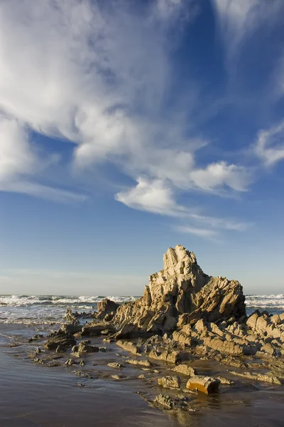 A rocha e a nuvem — Fotografia de Stock