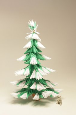 küçük kedi ile modül origami Noel ağacı