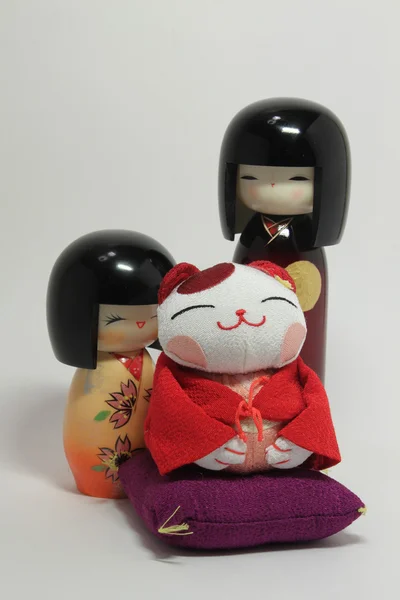 お金猫と日本の人形 (男の子および女の子) — ストック写真
