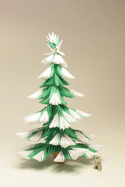Módulo origami árvore de Natal com gato pequeno — Fotografia de Stock