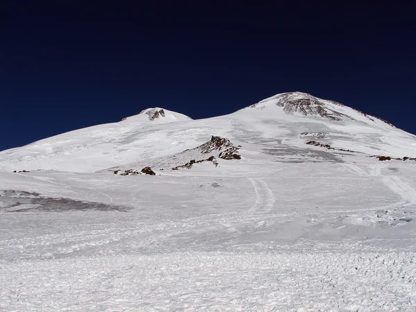 Två bergstoppar (Elbrus) — Stockfoto