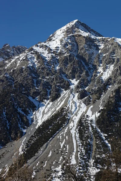 大きな山のピーク — ストック写真