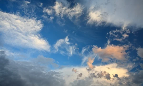 Lucht wolken — Stockfoto