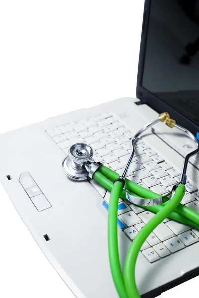 Stethoscoop op laptop. — Stockfoto