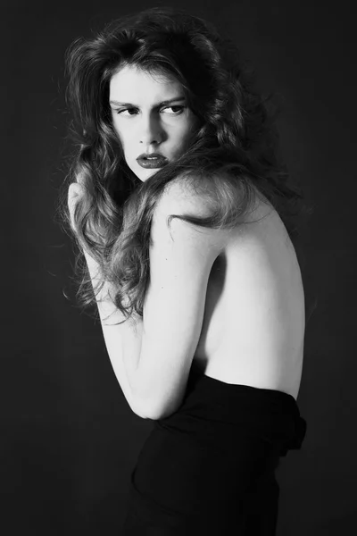 Studio moda güzel model, sahte siyah şık kayak vurdu — Stok fotoğraf
