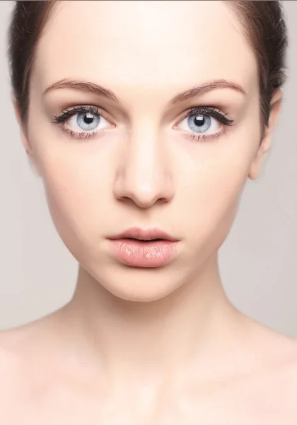 Closeup clean natural portrait of beautiful female model with bi — Stock Photo, Image