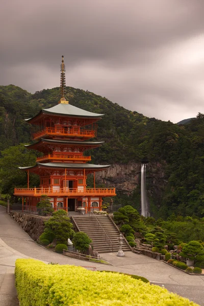 Seiganto-ji temple and Nachi waterfall — Stock Photo, Image