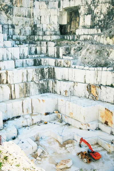 Beyaz mermer ocağı carrara, İtalya — Stok fotoğraf