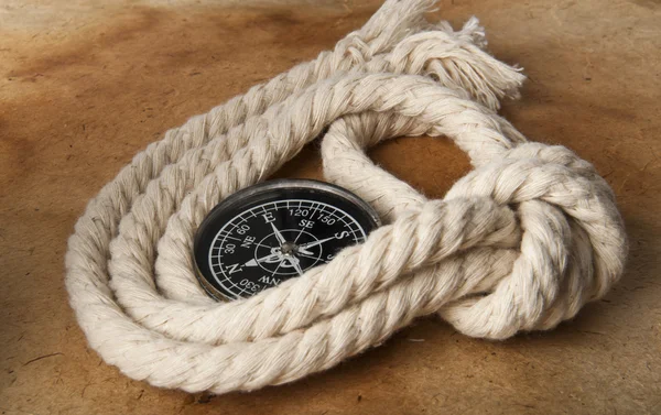 Mariene touw en kompas — Stockfoto