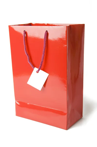 Saco de compras vermelho no fundo branco — Fotografia de Stock