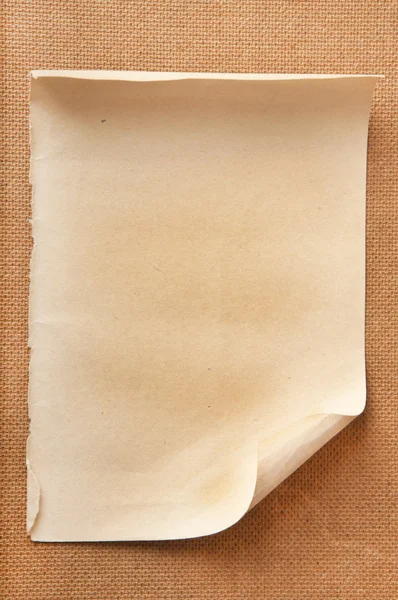 Старий папір на фоні дерева — стокове фото