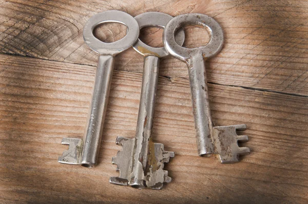 stock image Old keys on a wooden background