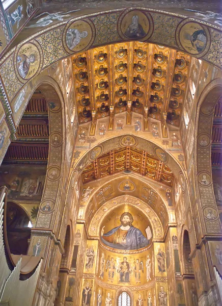 蒙雷阿莱的大教堂。金色马赛克。西西里 — 图库照片