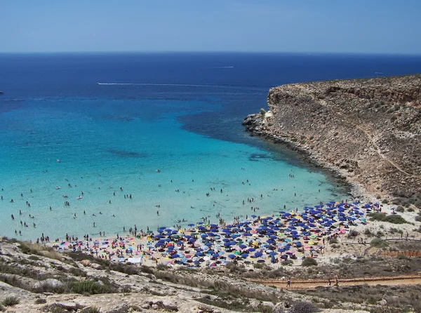 Playa en la isla de los conejos. Lampedusa- Sicilia — Foto de Stock