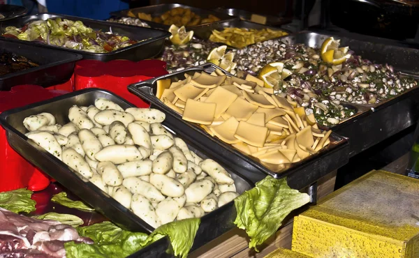 Tradiční sicilská jídla: panelle e crocchette — Stock fotografie