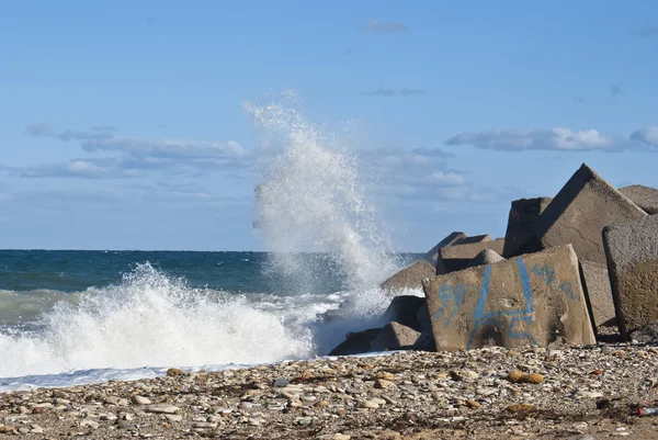 stock image Waves dashed on the rocks