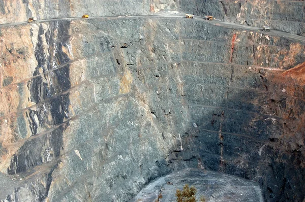 金鉱山で採掘トラック — ストック写真
