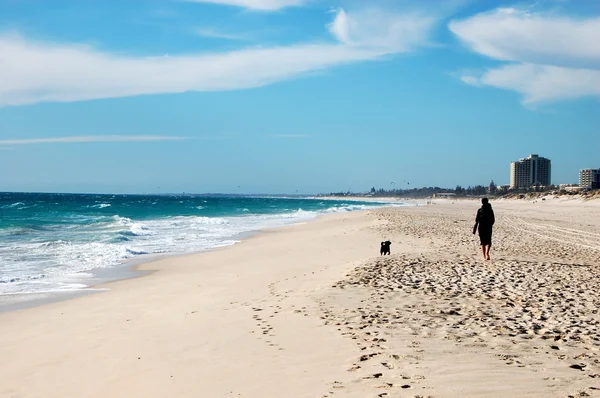 Прогулка по пляжу — стоковое фото