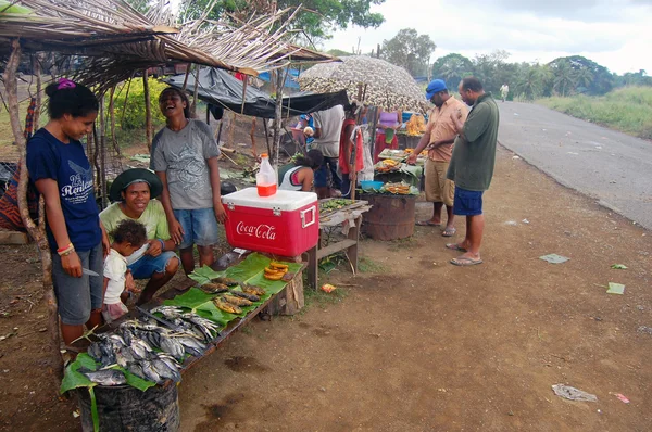 Markt langs weg in Papoea-Nieuw-guinea — Stockfoto