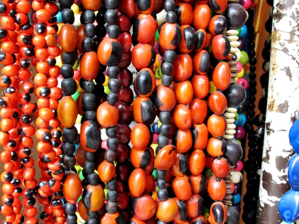 Oude kleurrijke kettingen — Stockfoto
