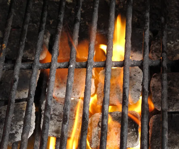 烧烤准备好热的碳 — 图库照片