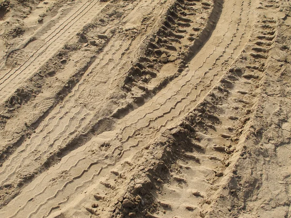 Trilhas de carro na areia — Fotografia de Stock