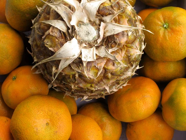 Verse ananas & tangerine — Stockfoto