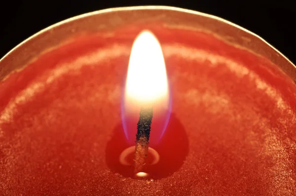 Красная свеча крупным планом — стоковое фото