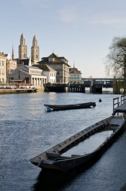 limmat Nehri üzerinde tekne