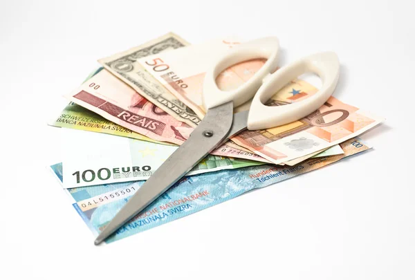 Scissors and banknotes — Stock Photo, Image