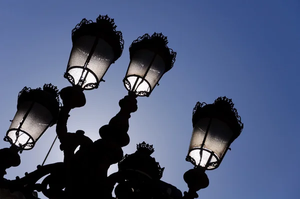 Silhouette de lampadaires — Photo