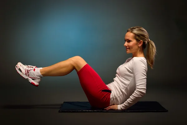 Schöne junge Frau beim Sport — Stockfoto