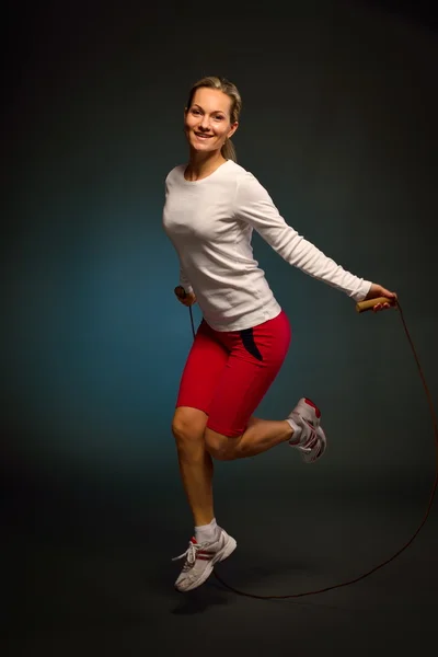 Bela jovem mulher exercitando — Fotografia de Stock